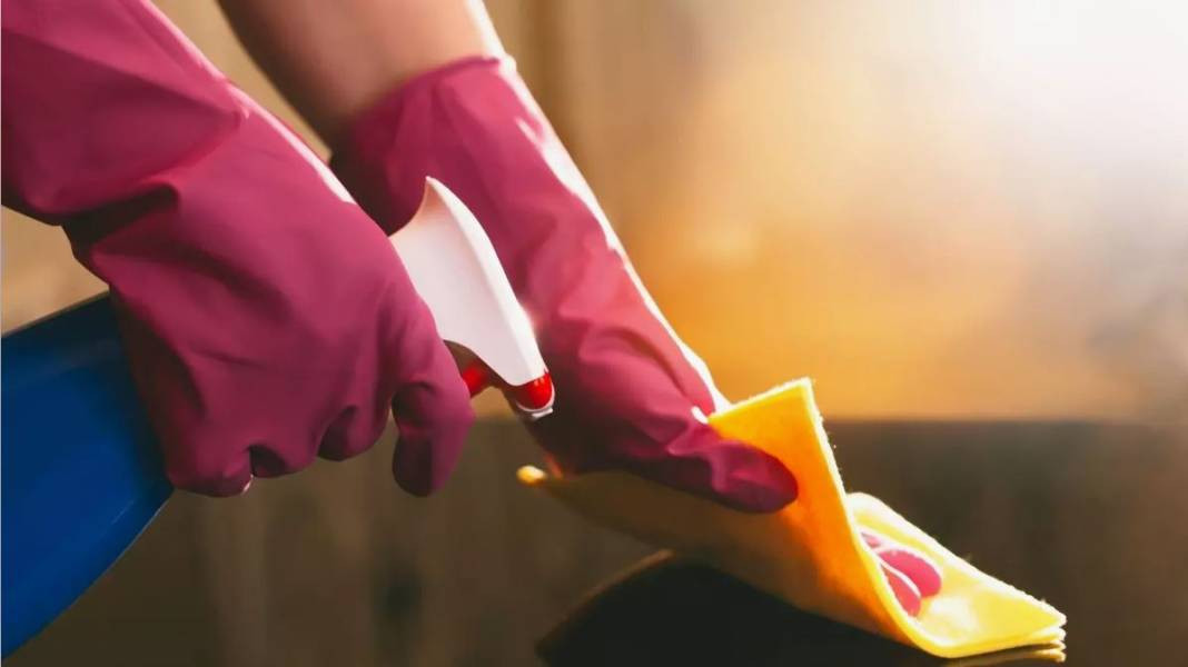 Aspiratörlerdeki yağ lekelerini söküp atıyor! Kaynayan suya 2 şişe eklemeniz yeterli… - Resim: 18